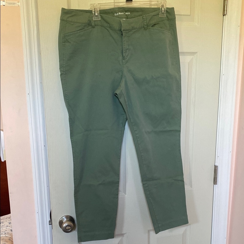 Old Navy Olive Green Pixie Cut Pants